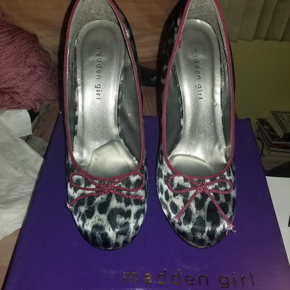 Madden Girl Leopard print pumps Size 9